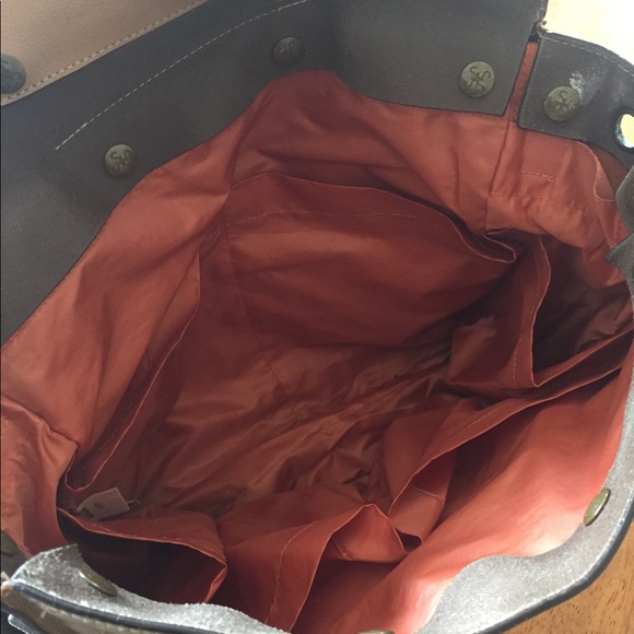 Leather Petunia Pickle Bottom Scout Diaper Bag - Picture 5 of 7